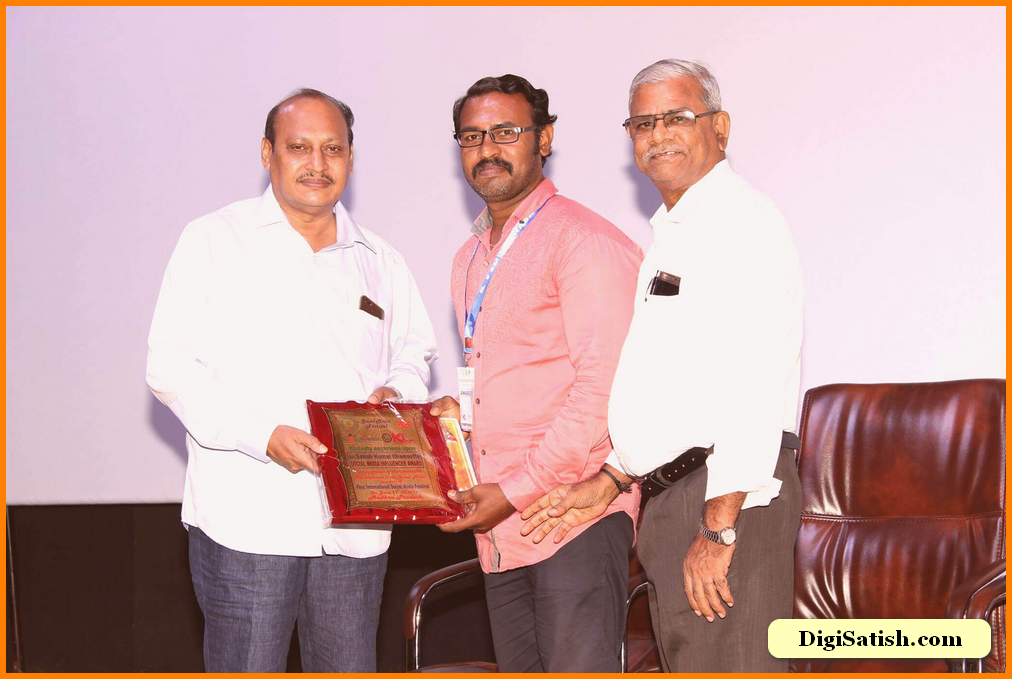 About Us 4 Social Media Influencer Award presented to Satish Kumar Ithamsetty