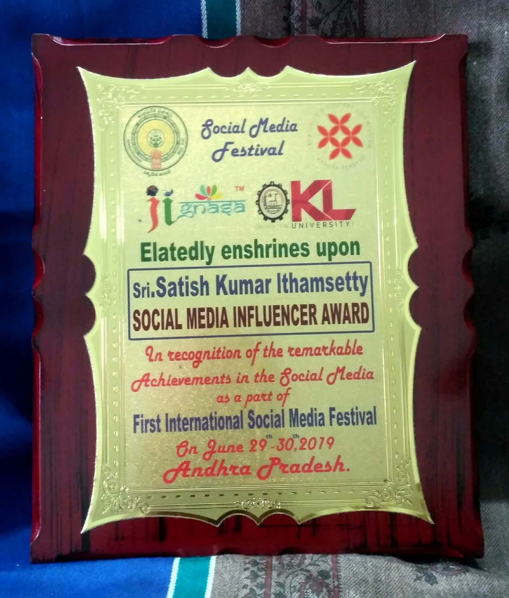 About Us 3 Satish Kumar Ithamsetty receiving Social Media Influencer Award at KL University 2019